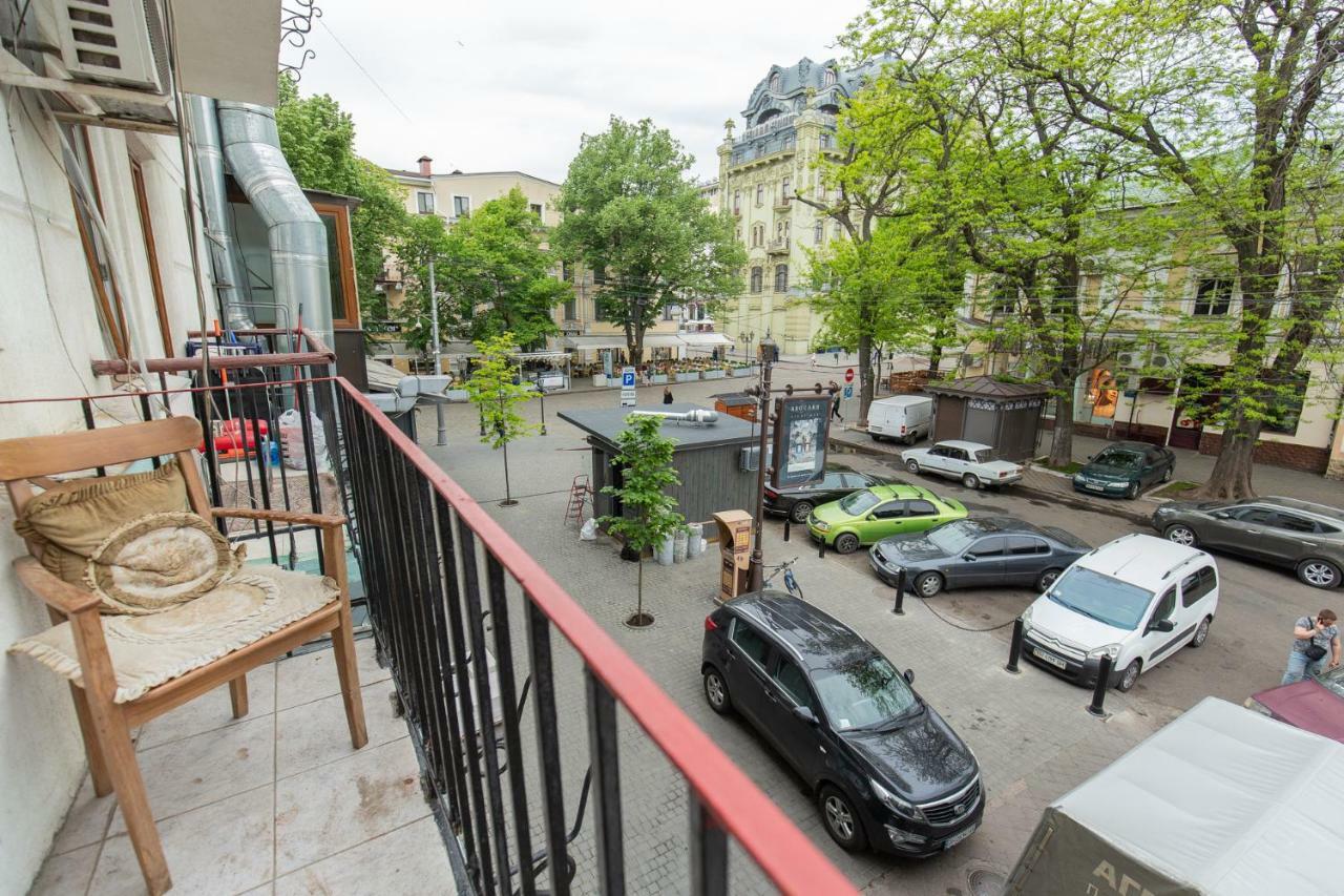 Quartira S Balconom Na Deribasovskuu Apartment Odesa Exterior foto